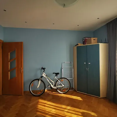 Spacious With Free Parking In Apartment *