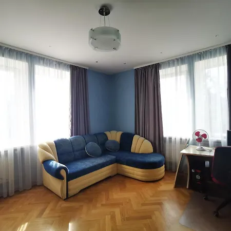 Spacious With Free Parking In Apartment