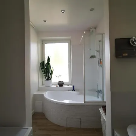 Spacious With Free Parking In