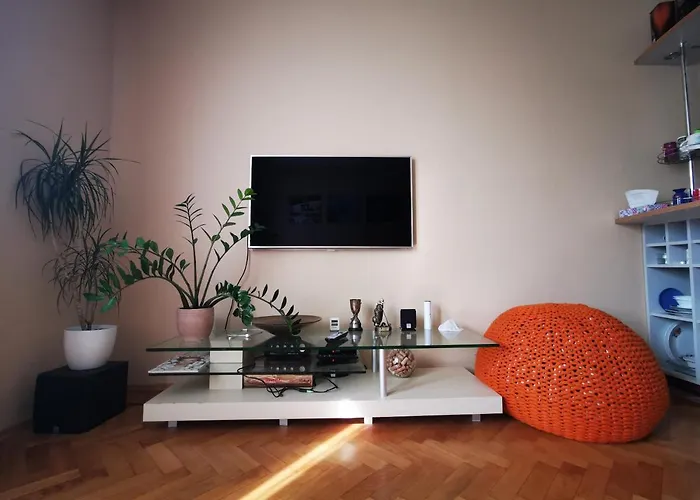 Appartement Spacious With Free Parking In *